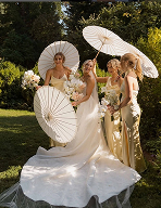 Пример дресс-кода для девушек - светлые платья